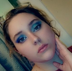 Meet your Posher, Emilie